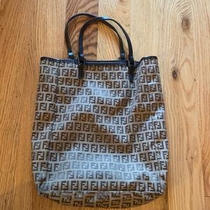 Fendi small shopper with authenticity card no duster